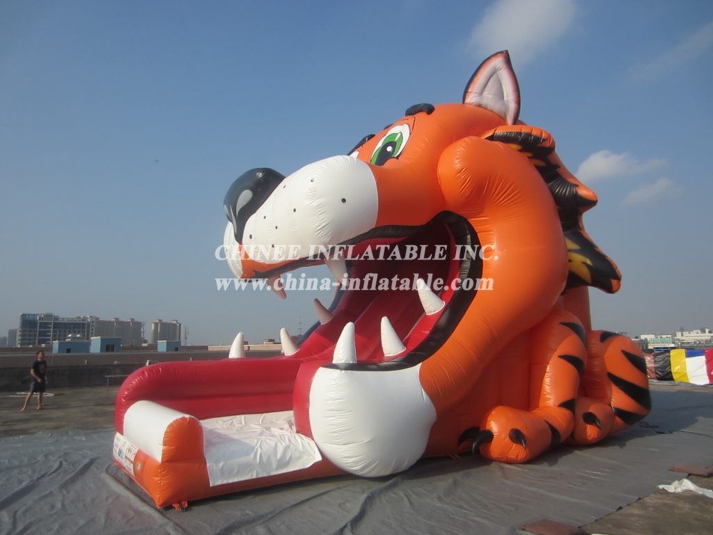 T8-2501 Giant Dog Inflatable Slides