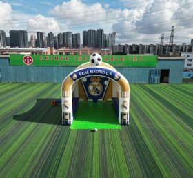 T11-7238 Gioco di Tiro al Calcio Gonfiabile a Tema Real Madrid