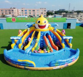 T8-6102 Scivolo d’acqua gonfiabile a tema Baby Shark