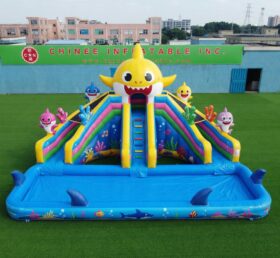 T8-6103 Scivolo d’acqua gonfiabile a tema Baby Shark