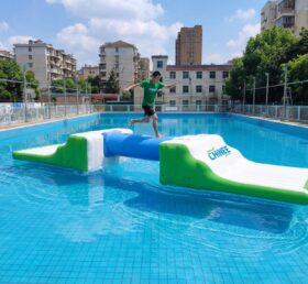 T10-632 Gioco d'acqua gonfiabile - Gioco di equilibrio
